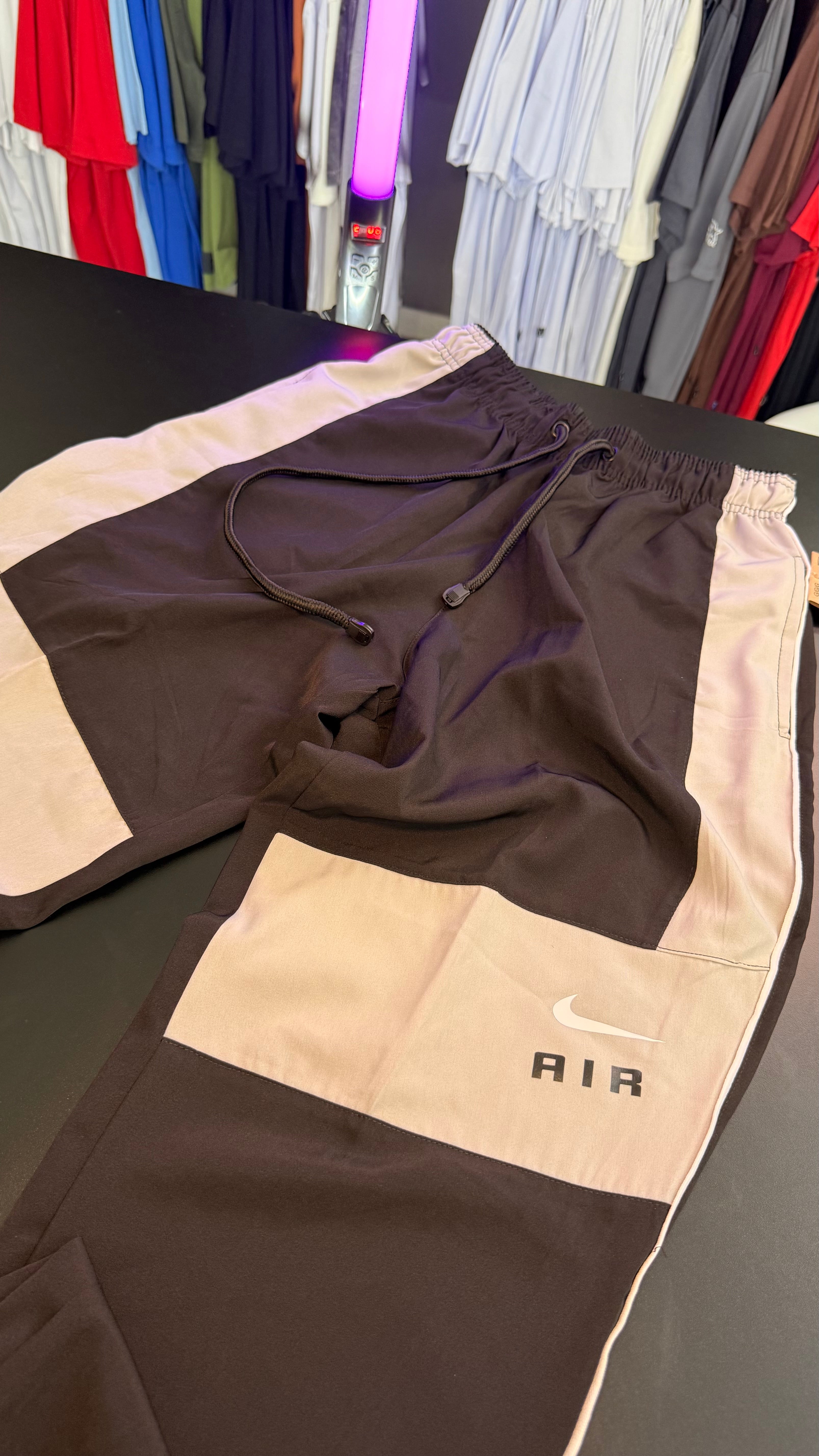 Calça Esporte Retrô #Nike (Preta)